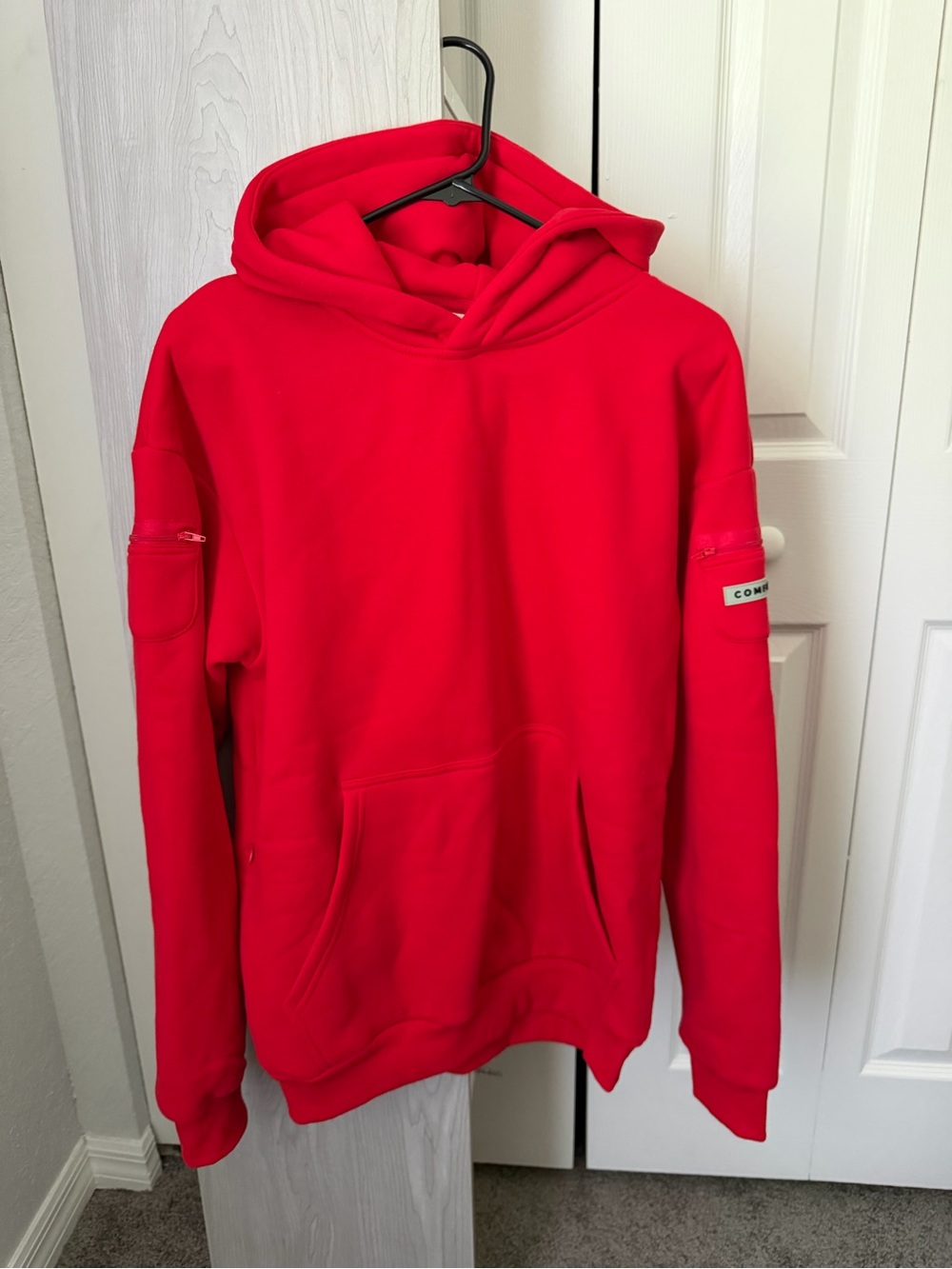 Comfrt Crimson Men's Travel Essentials Hoodie - Small - NWOT